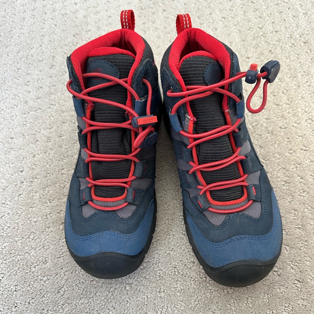 Keen boots. Youth size 3.
